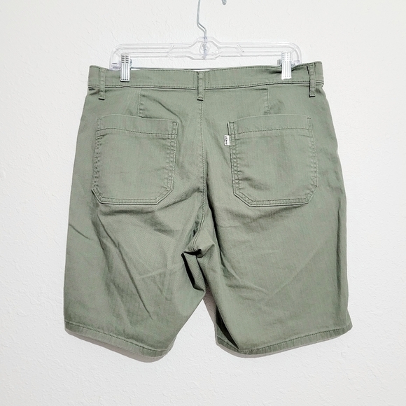 LEVI'S mens Flat Front Chino Casual Shorts Size 30 Green Stretch Comfortable - Picture 2 of 9